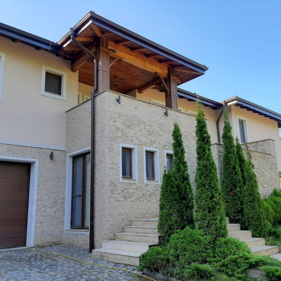 LUXURY HOUSE, located in the area of ​​St. Spas - Dolna Banya.